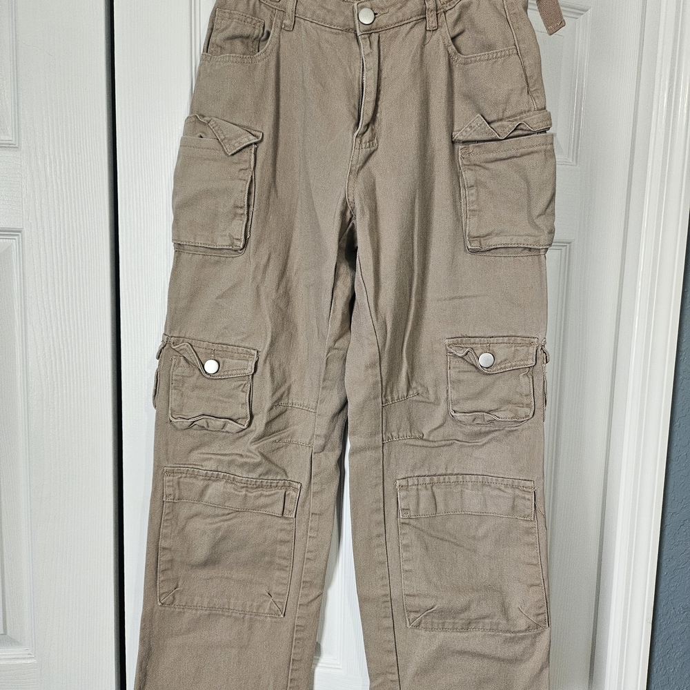 Fashion Nova Cargo Pants | Women’s Medium | Khaki